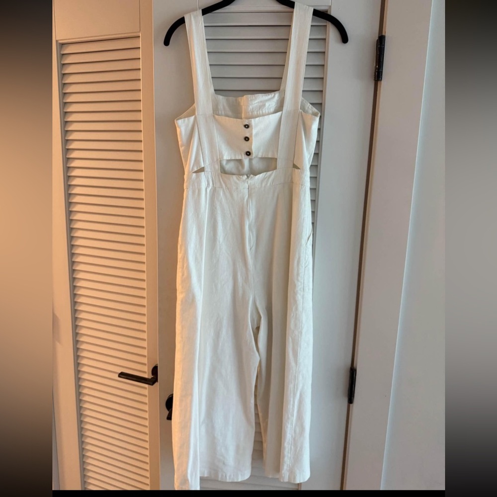 ASTR WOMENS WHITE LINEN PANT JUMSUIT WITH BUTTON UP BACK SIZE M